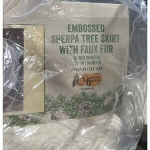 Cracker Barrel 50" Round Sherpa Tree Skirt Christmas White New Embossed Fur Faux
